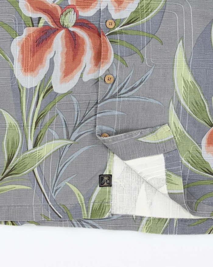 Vintage 2000's Tommy Bahama Silk Patterned Hawaiian Shirt - M sold by Rokit product image thumbnail 4