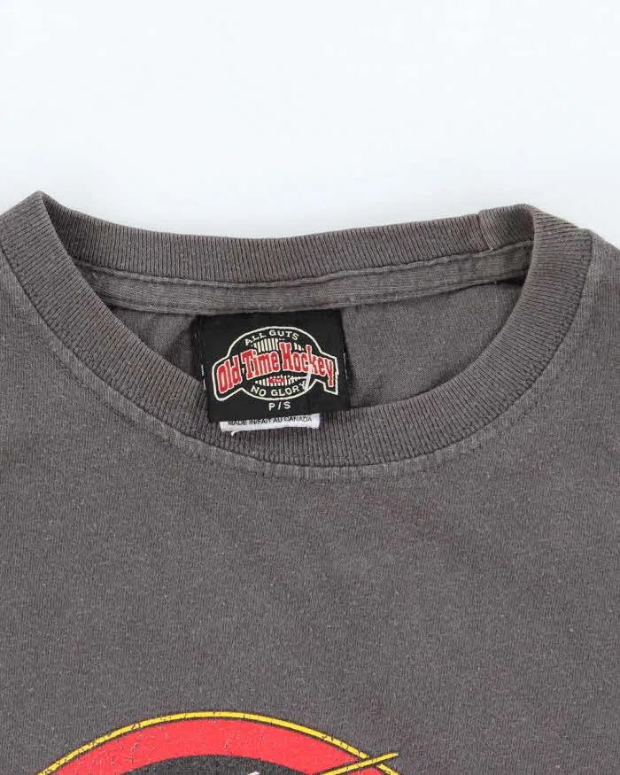 Vintage 2000's Vancouver Canucks NHL Graphic T-Shirt - S sold by Rokit product image thumbnail 5