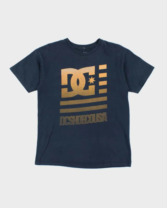 Vintage 2000's DC Shoe Co. Flag Graphic T-Shirt - M sold by Rokit