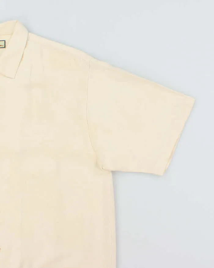 Vintage Tommy Bahama Embossed Patterned Silk Hawaiian Shirt - M sold by Rokit product image thumbnail 4