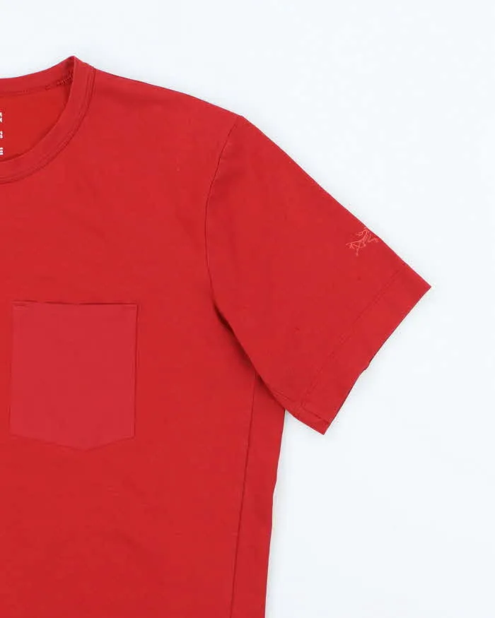 Vintage Arc'teryx Lightweight Pocket T-Shirt - M sold by Rokit product image thumbnail 4