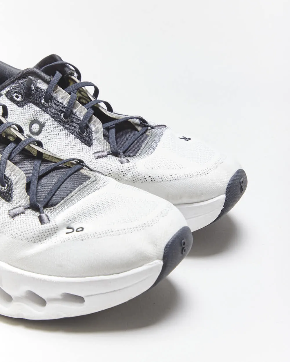 ON Cloudlit Trainers - UK5 sold by Rokit product image thumbnail 5