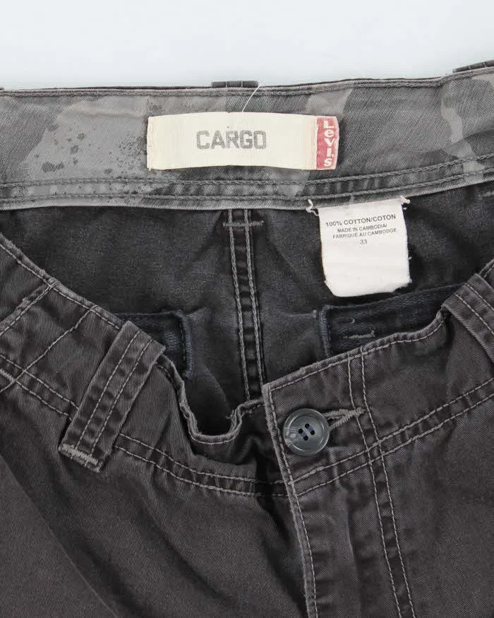 Vintage Levi's Faded Wide Leg Cargo Shorts - W32 L10 sold by Rokit product image thumbnail 5