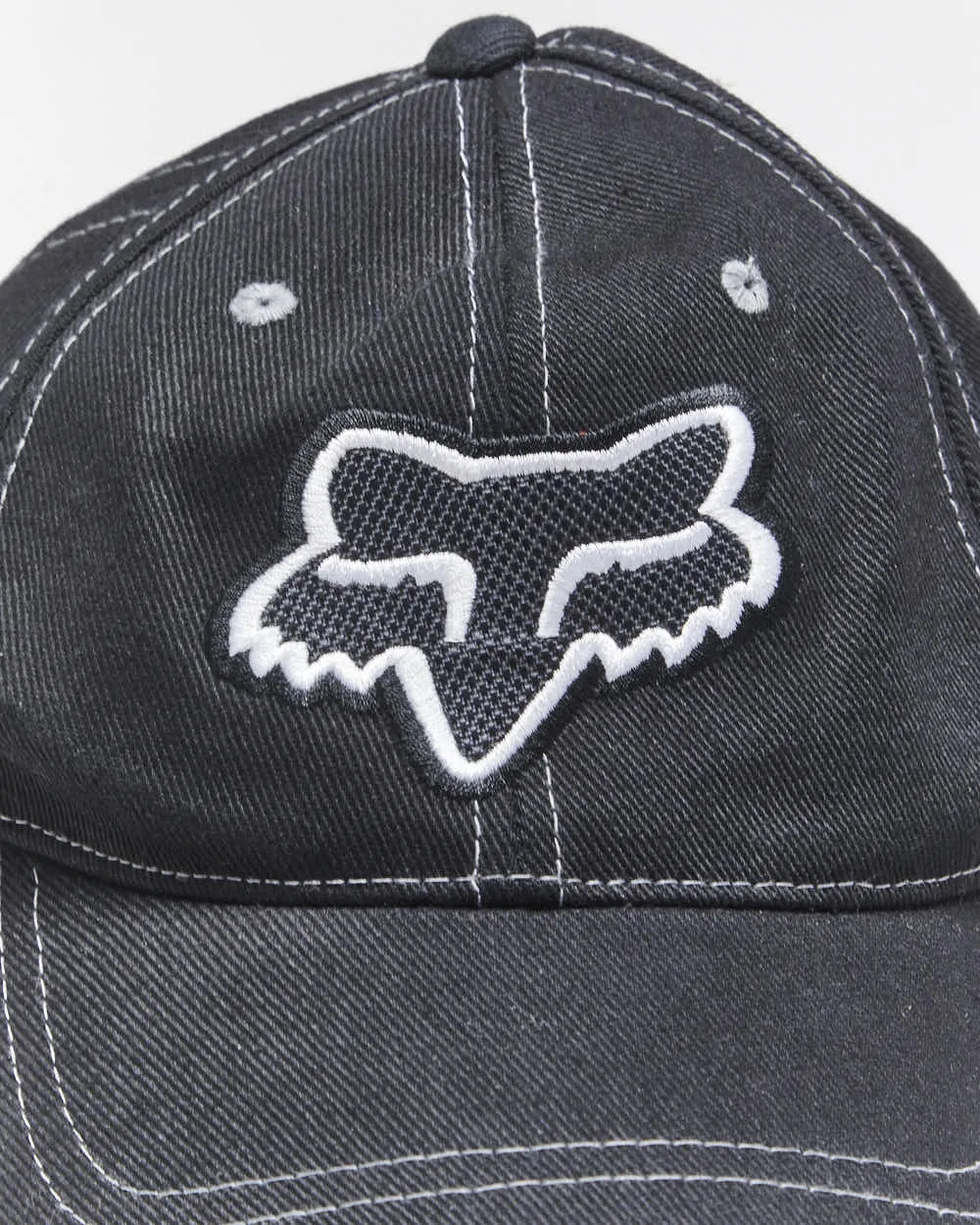 Vintage 2000's Fox Racing Embroidered Logo Snapback Cap - OS sold by Rokit product image thumbnail 3