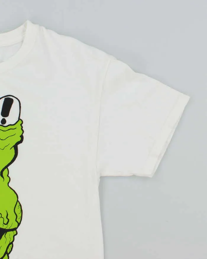 Vintage 2000's Big Face Alien Graphic T-Shirt - L sold by Rokit product image thumbnail 4