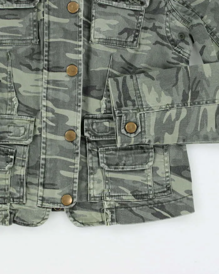 Vintage Y2K Bluenotes Camouflage Cropped Jacket - S sold by Rokit product image thumbnail 4
