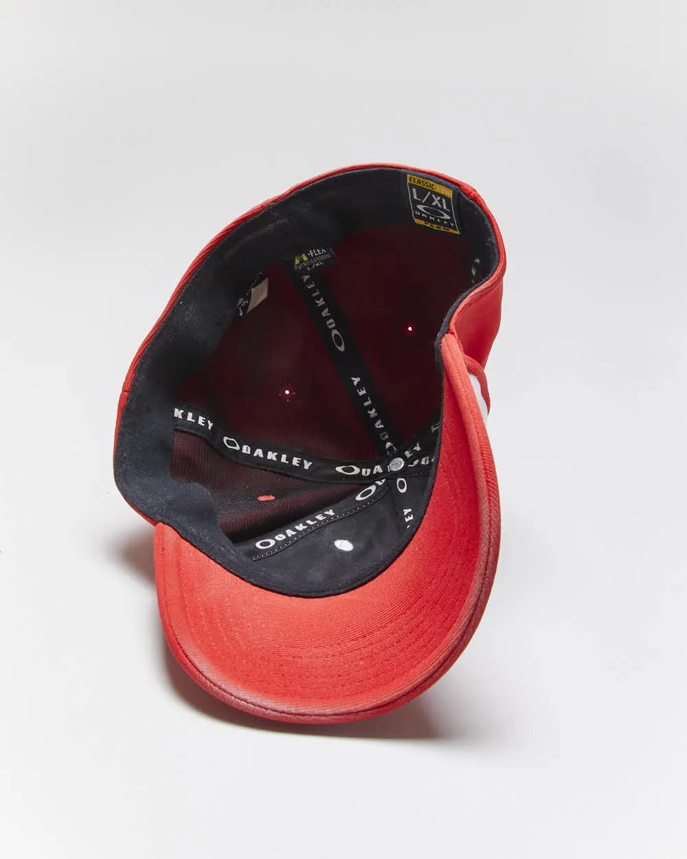 Vintage 2000's Oakley O Logo Fitted Cap - L/XL sold by Rokit product image thumbnail 5
