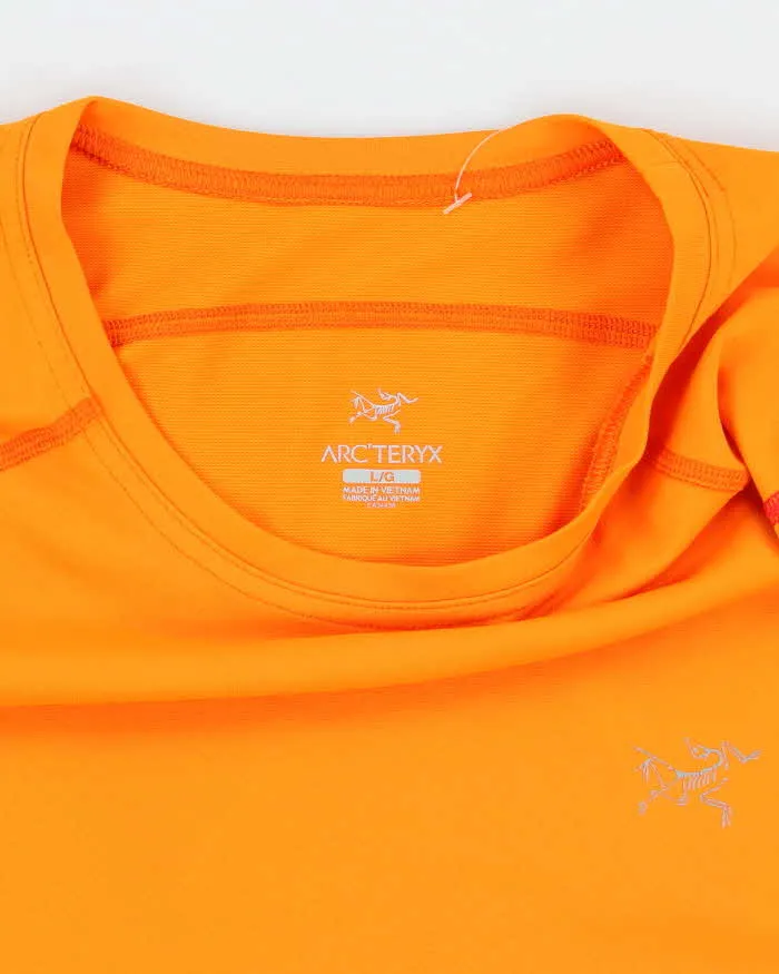 Vintage Arc'teryx Small Logo Lightweight Sports T-Shirt - L sold by Rokit product image thumbnail 5