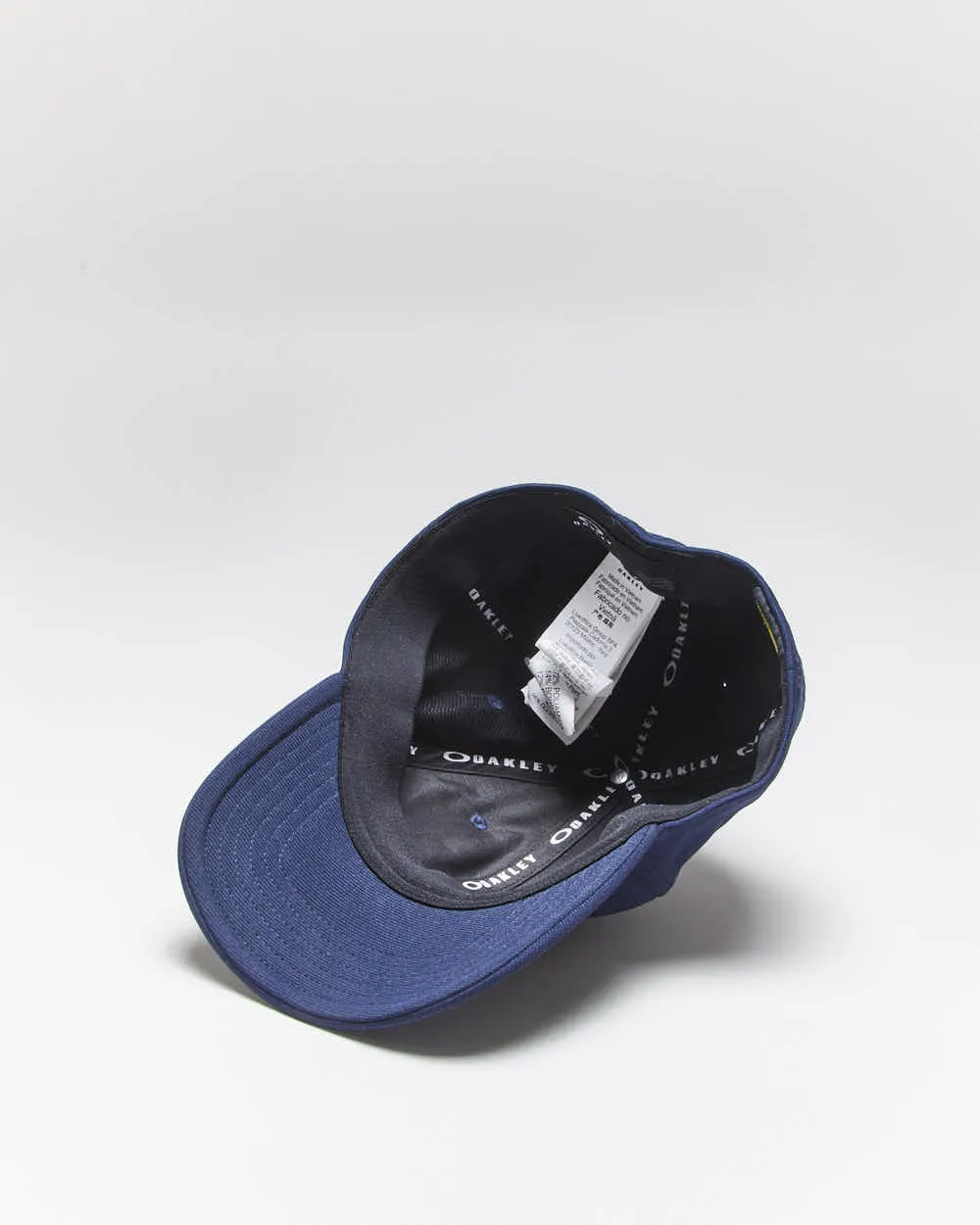 Vintage 2000's Oakley O Logo Fitted Cap - L/XL sold by Rokit product image thumbnail 5