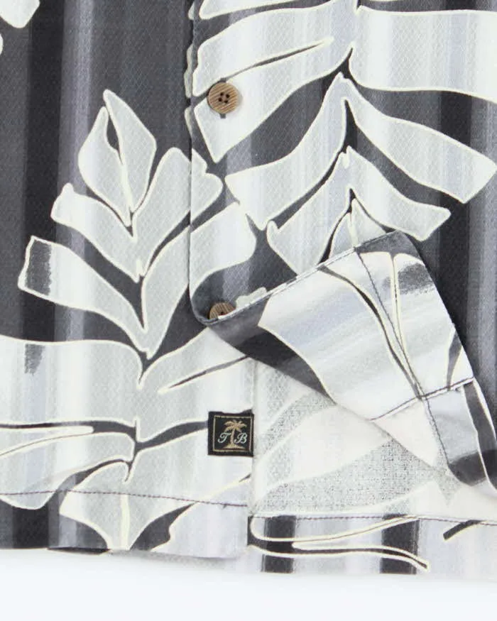 Vintage Tommy Bahama Floral Print Hawaiian Shirt - M sold by Rokit product image thumbnail 4