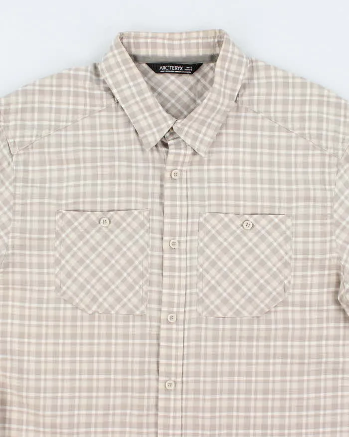 Vintage Arc'teryx Patterned Short Sleeve Shirt - L sold by Rokit product image thumbnail 3