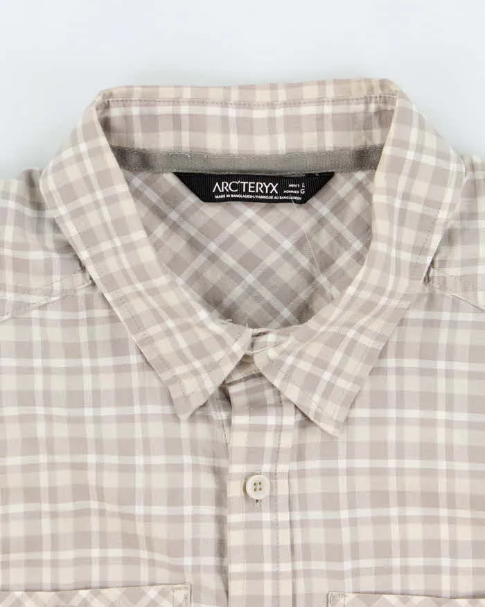 Vintage Arc'teryx Patterned Short Sleeve Shirt - L sold by Rokit product image thumbnail 5