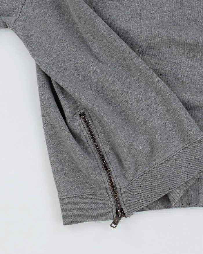 Vintage 2000's Guess Embossed Logo Sweatshirt - M sold by Rokit product image thumbnail 4