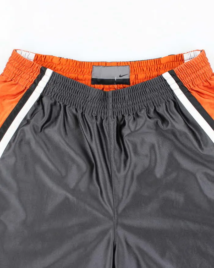 Vintage Y2K Nike Reversible Wide Leg Basketball Shorts - L sold by Rokit product image thumbnail 3