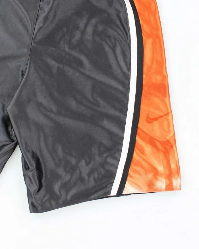 Vintage Y2K Nike Reversible Wide Leg Basketball Shorts - L sold by Rokit product image thumbnail 4