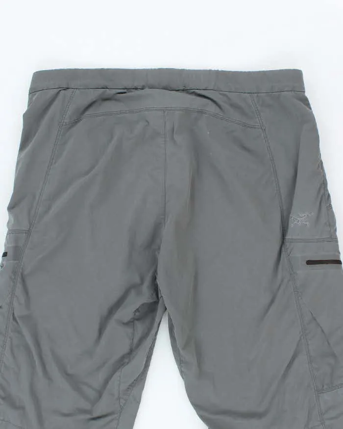Vintage Y2K Arc'teryx Lightweight Multi Pocketed Utility 3/4 Length Trousers - W36 L21 sold by Rokit product image thumbnail 4