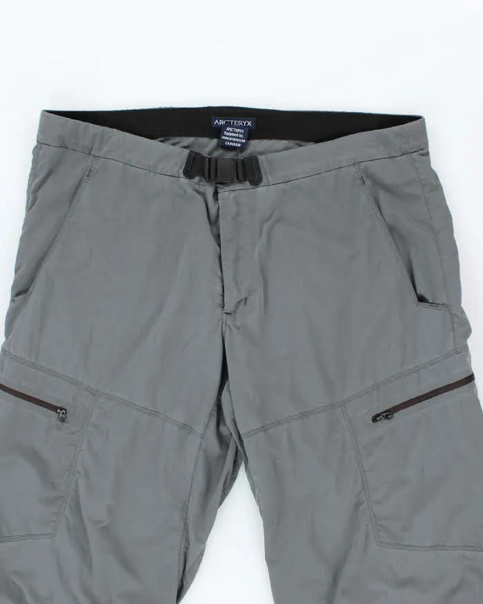 Vintage Y2K Arc'teryx Lightweight Multi Pocketed Utility 3/4 Length Trousers - W36 L21 sold by Rokit product image thumbnail 3