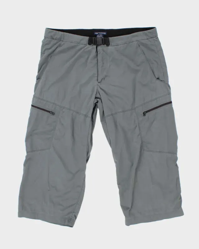 Vintage Y2K Arc'teryx Lightweight Multi Pocketed Utility 3/4 Length Trousers - W36 L21 sold by Rokit