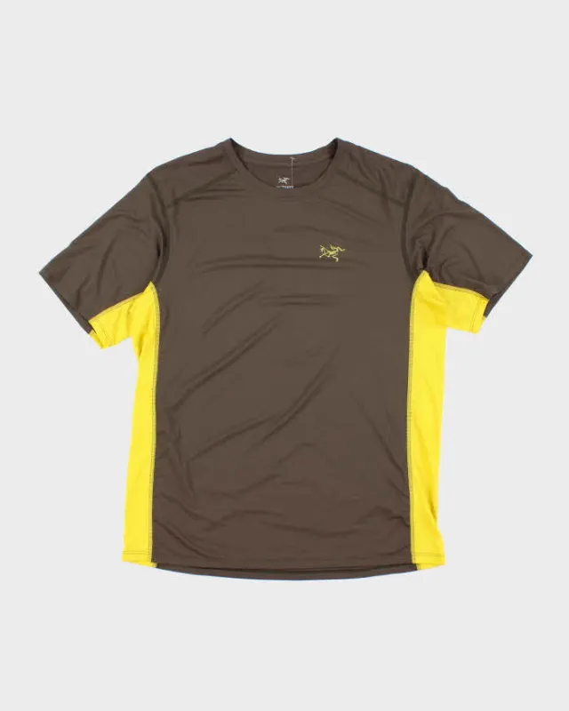 Vintage 2000's Arc'teryx Two Tone Lightweight T-Shirt - M sold by Rokit