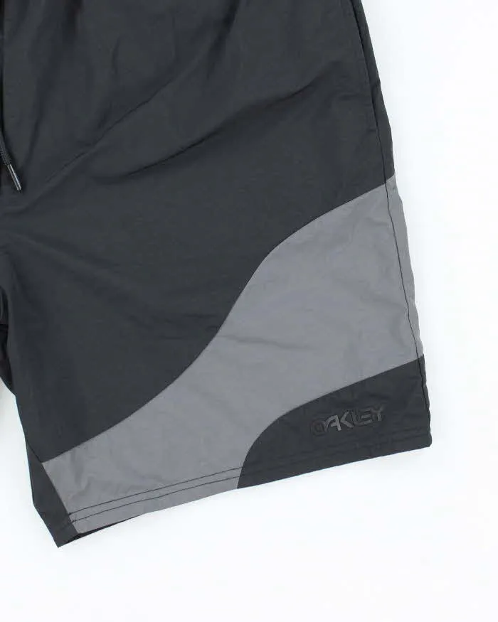 Vintage Oakley Two Tone Sports Shorts - L sold by Rokit product image thumbnail 3