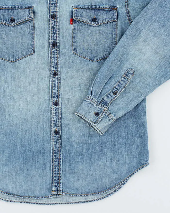 Vintage 2000's Levi's Light Wash Red Label Denim Shirt - M sold by Rokit product image thumbnail 4