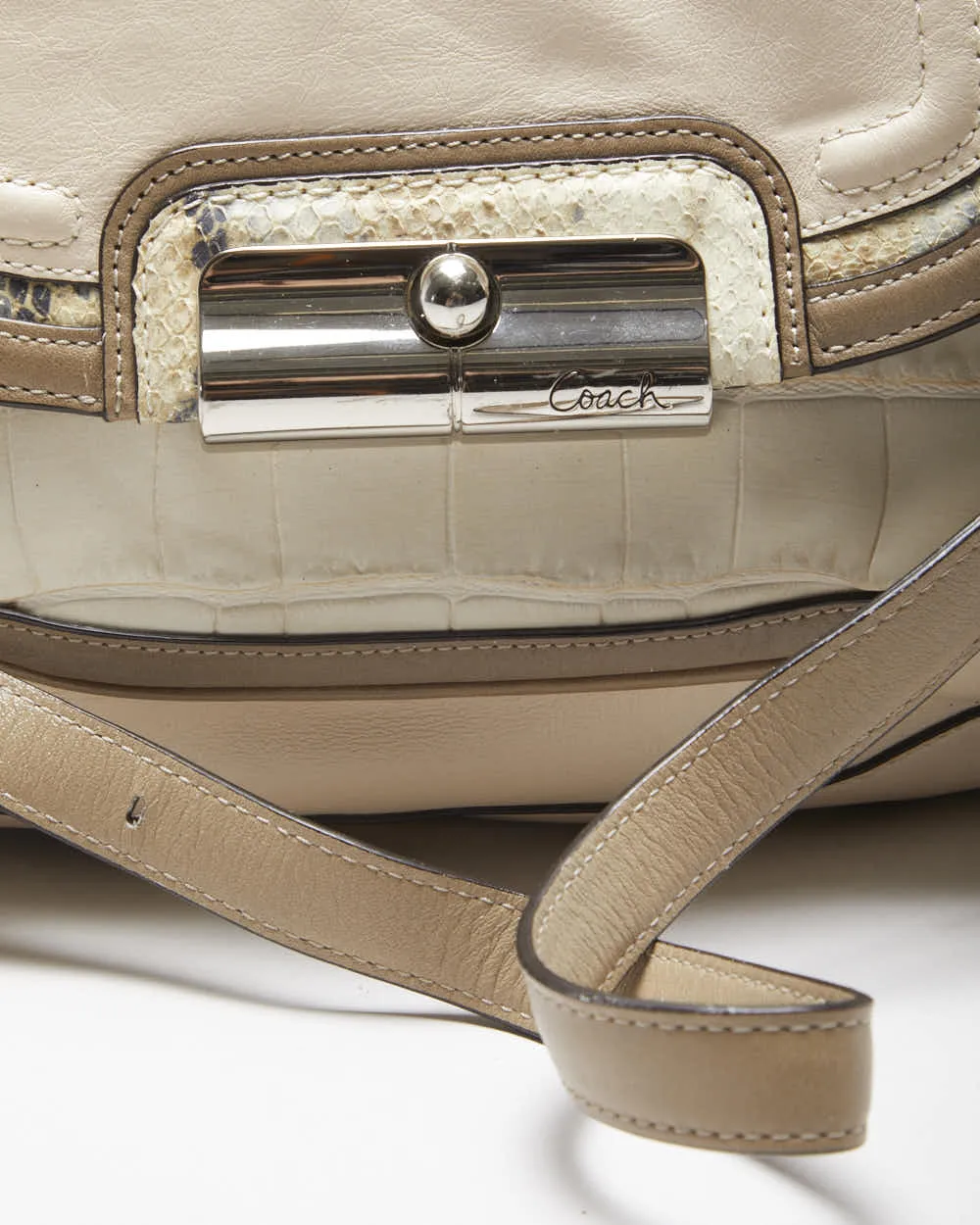 Vintage Y2k 00s Coach Leather Shoulder Bag sold by Rokit product image thumbnail 3