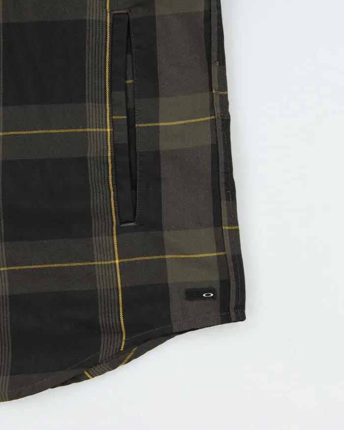 Vintage Oakley Plaid Hip Pocket Long Sleeve Over Shirt - L sold by Rokit product image thumbnail 4
