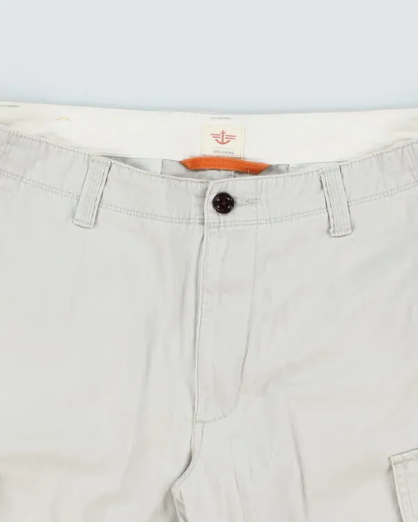 Vintage Dockers Wide Fit Cargo Shorts - W33 L10 sold by Rokit product image thumbnail 3