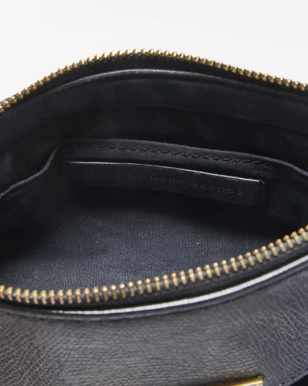 Vintage Y2K 00s Marc By Marc Jacobs Navy Pebble Leather Crossbody Bag sold by Rokit product image thumbnail 5