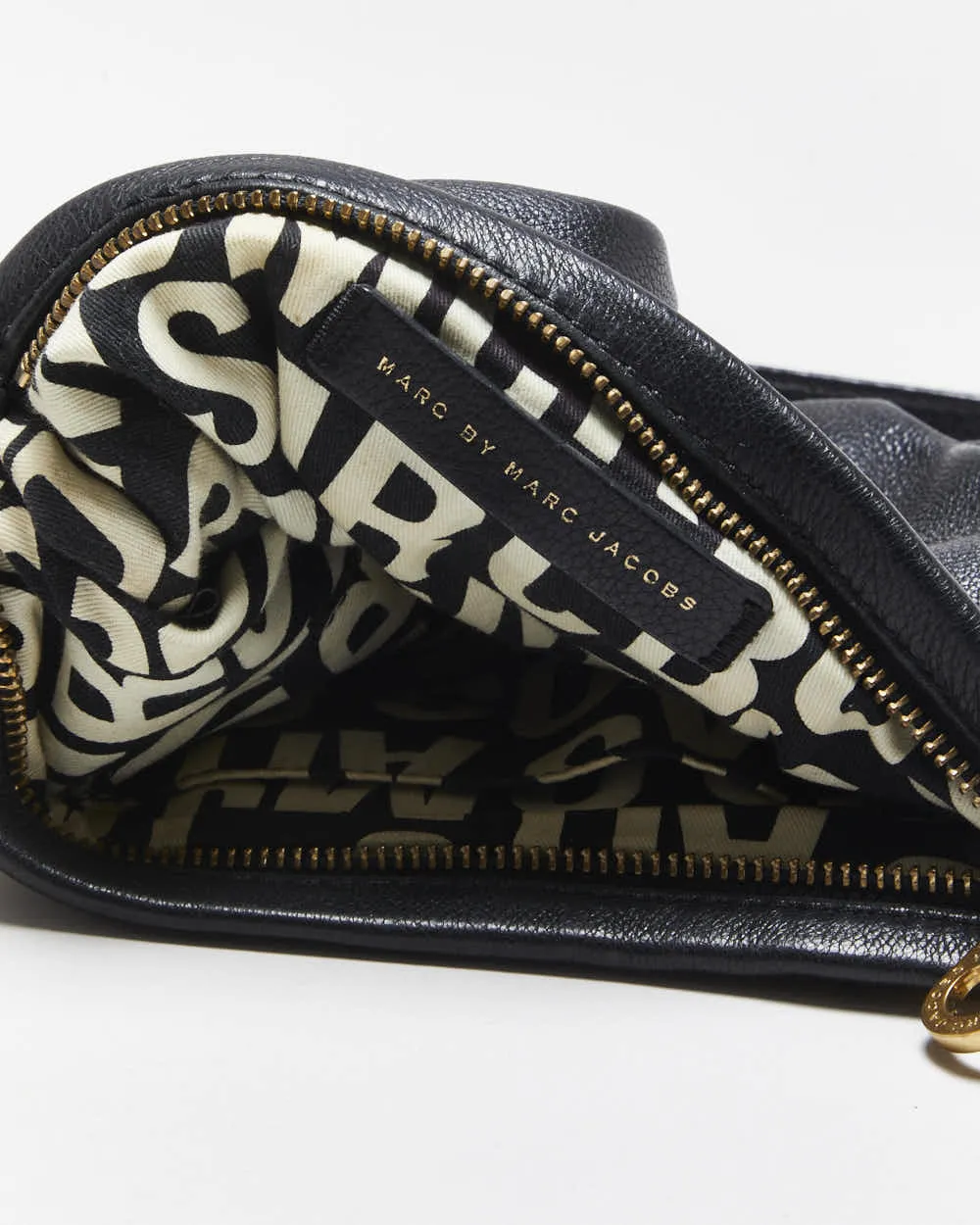 Vintage Marc By Marc Jacobs Cross-body Bag sold by Rokit product image thumbnail 5