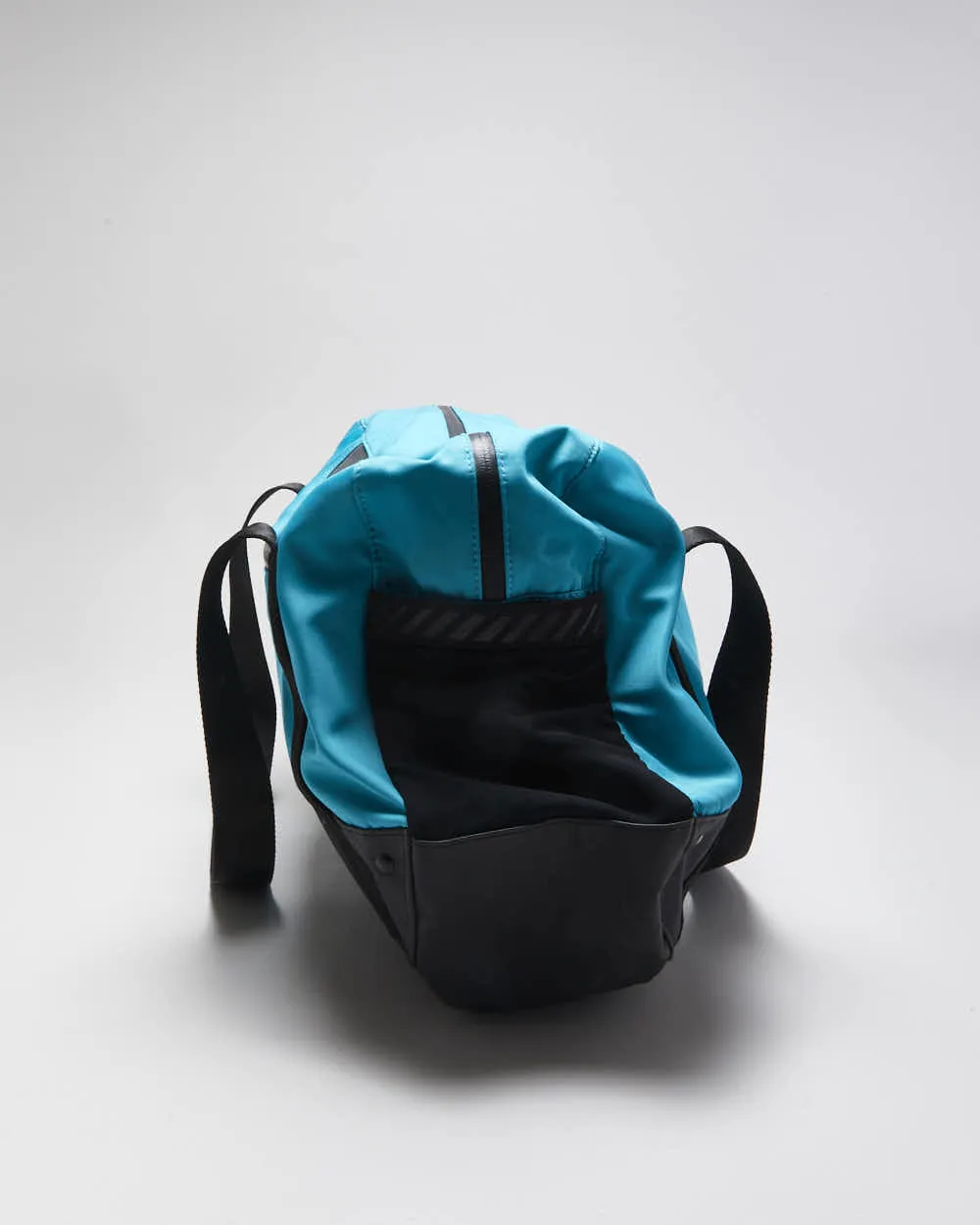 Vintage Oakley Aqua Urban Weekender Travel Duffel Bag sold by Rokit product image thumbnail 3