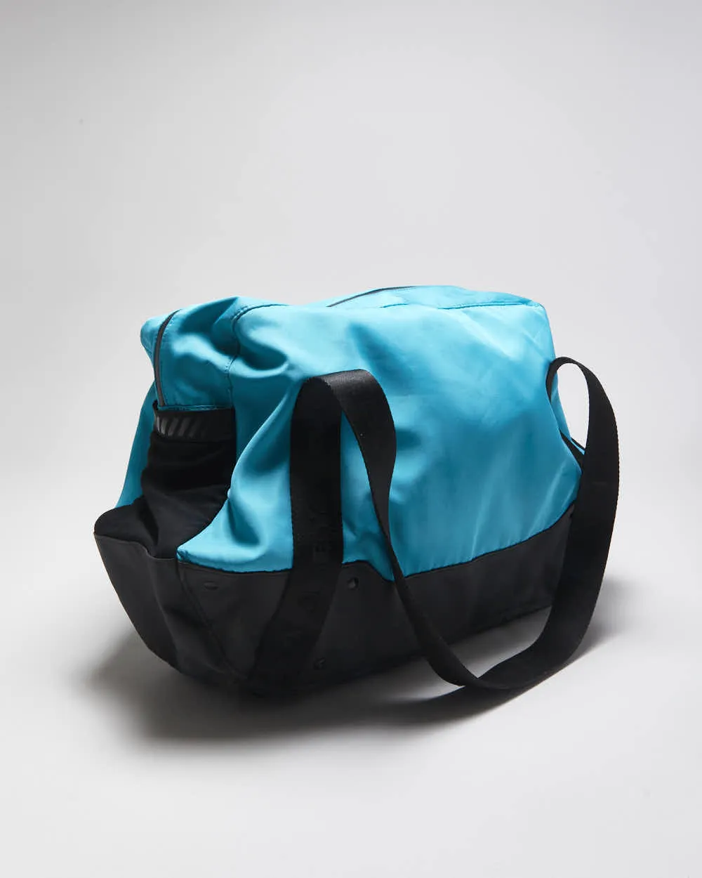 Vintage Oakley Aqua Urban Weekender Travel Duffel Bag sold by Rokit product image thumbnail 2