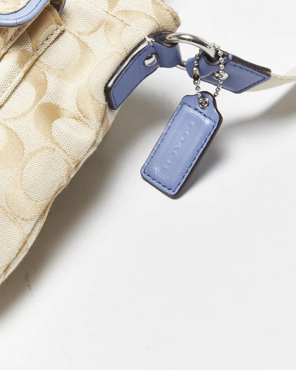 Vintage Y2K 00s Coach Hampton Signature Swingpack Canvas Crossbody Bag sold by Rokit product image thumbnail 4