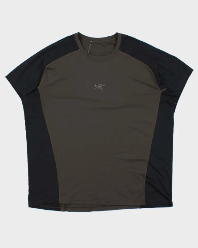 Vintage Arc'teryx Two-Tone Centre Logo T-Shirt - L sold by Rokit
