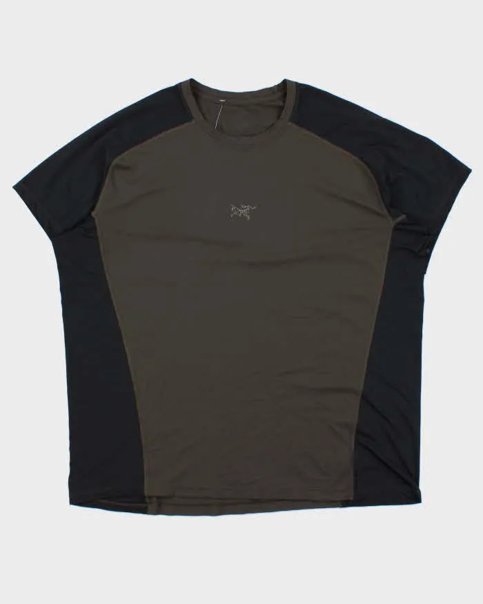 Vintage Arc'teryx Two-Tone Centre Logo T-Shirt - L sold by Rokit