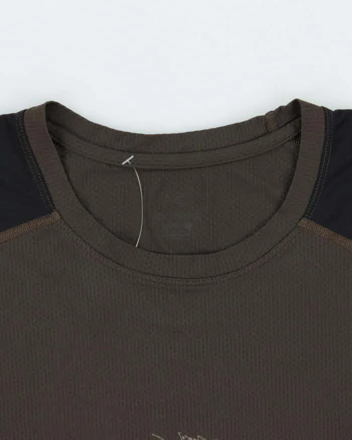 Vintage Arc'teryx Two-Tone Centre Logo T-Shirt - L sold by Rokit product image thumbnail 5