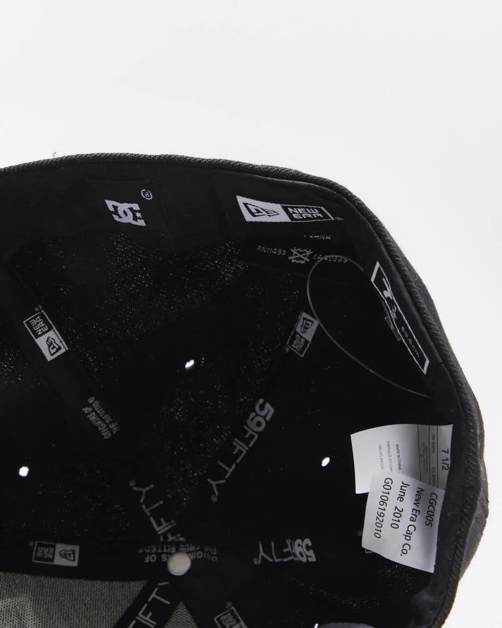 Vintage 00s New Era DC Shoe Co Snapback - 7 1/2 sold by Rokit product image thumbnail 4