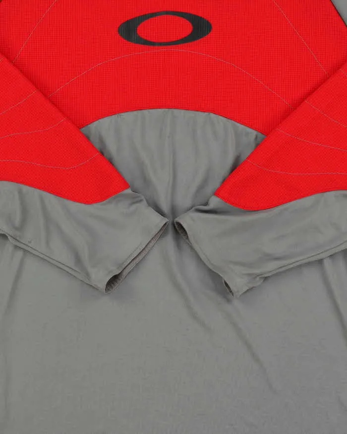 Vintage Y2K 00s Oakley Two-Tone Long Sleeve Active T-Shirt - XL sold by Rokit product image thumbnail 4