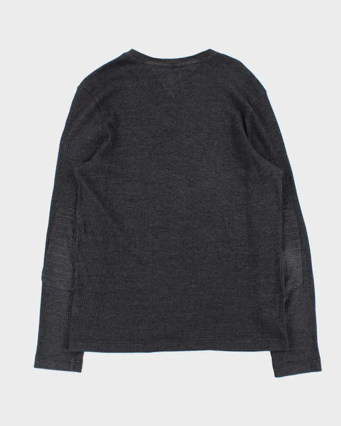 Vintage Y2k 00s Tommy Hilfiger V-neck Long Sleeve T-shirt - L sold by Rokit product image thumbnail 2