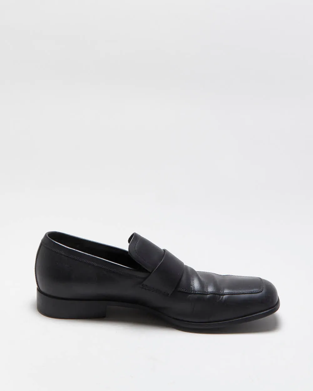 Vintage Y2K 00s Gucci Tom Ford Matte Leather Penny Loafers - UK9.5 sold by Rokit product image thumbnail 2