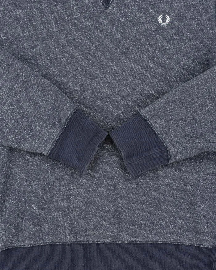 Vintage Y2K 00s Fred Perry Heavyweight Crewneck Sweatshirt - M sold by Rokit product image thumbnail 4