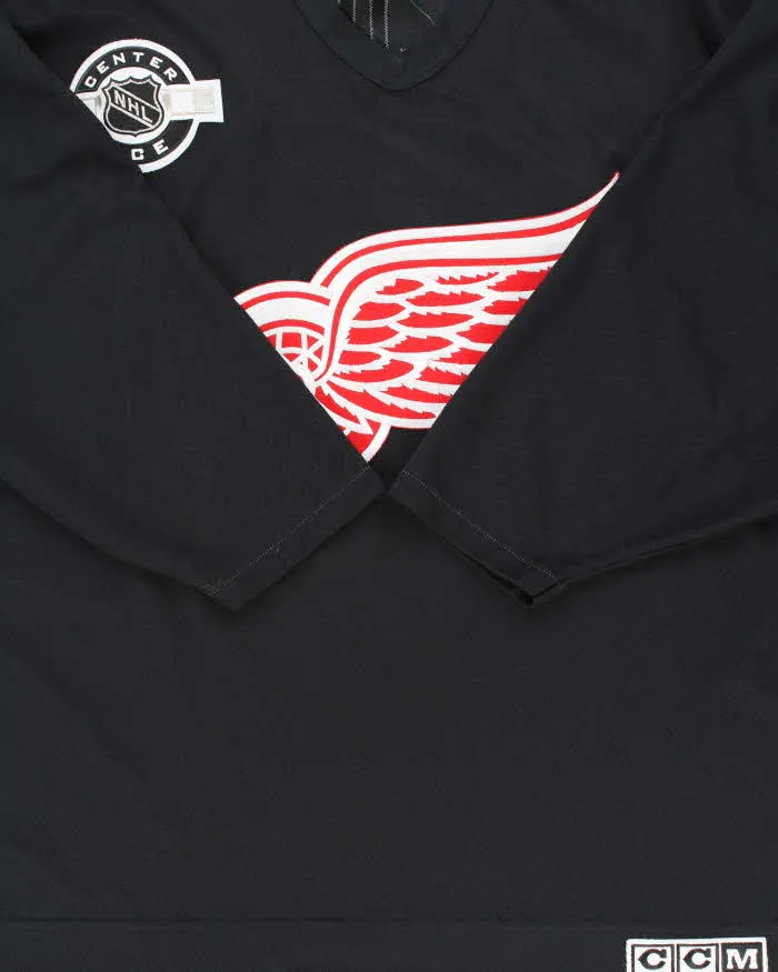 Vintage Y2K 00s CCM Detroit Red Wings 'The Joker' Center Ice NHL Air Knit Fan Jersey - XXL sold by Rokit product image thumbnail 4