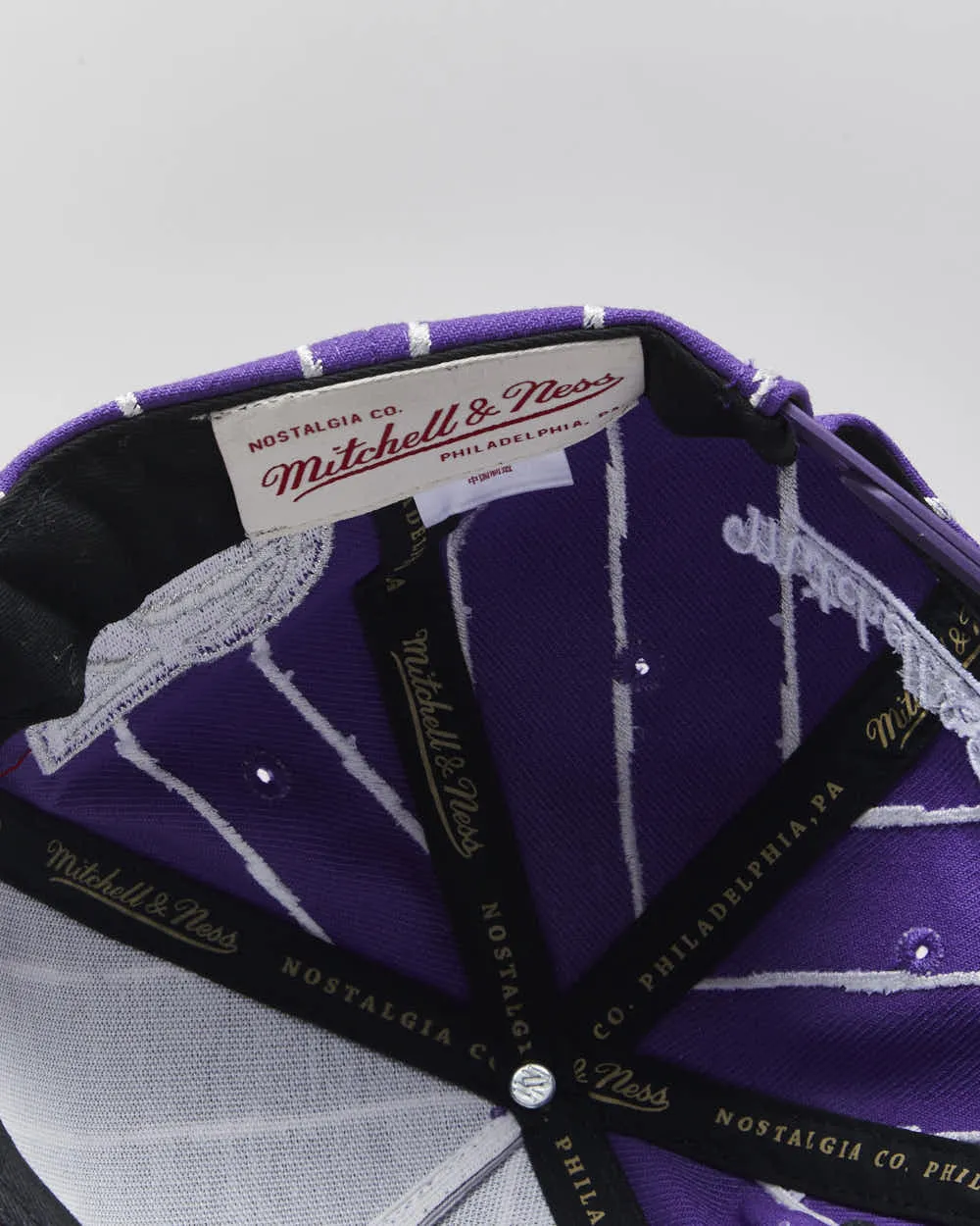 Mitchell & Ness Toronto Raptors Coors Light NBA Striped Snapback - OS sold by Rokit product image thumbnail 4