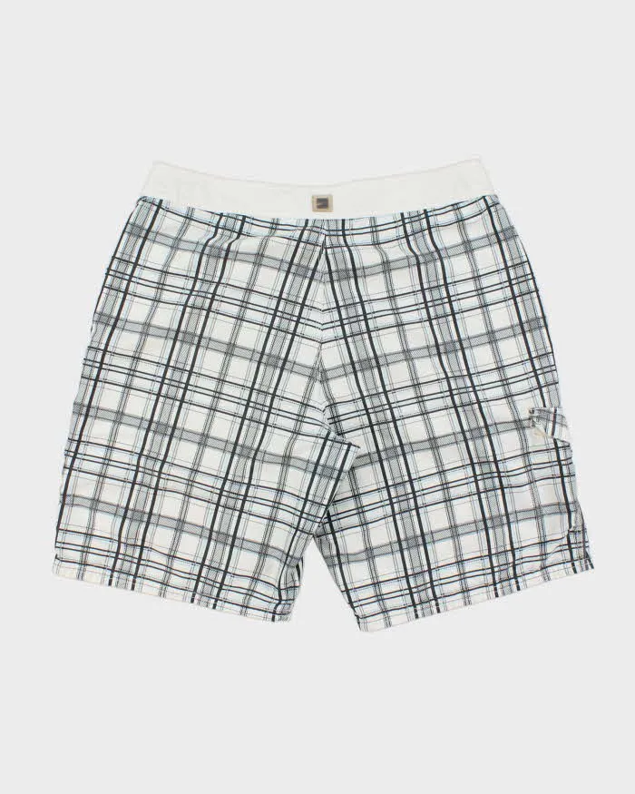 Vintage Y2K 00s Nike Plaid Soft Shell Relaxed Fit Board Shorts - L sold by Rokit product image thumbnail 2