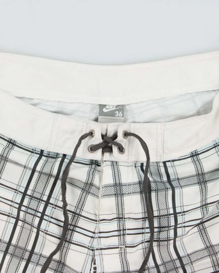 Vintage Y2K 00s Nike Plaid Soft Shell Relaxed Fit Board Shorts - L sold by Rokit product image thumbnail 5