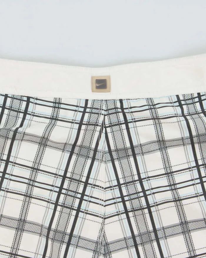 Vintage Y2K 00s Nike Plaid Soft Shell Relaxed Fit Board Shorts - L sold by Rokit product image thumbnail 4
