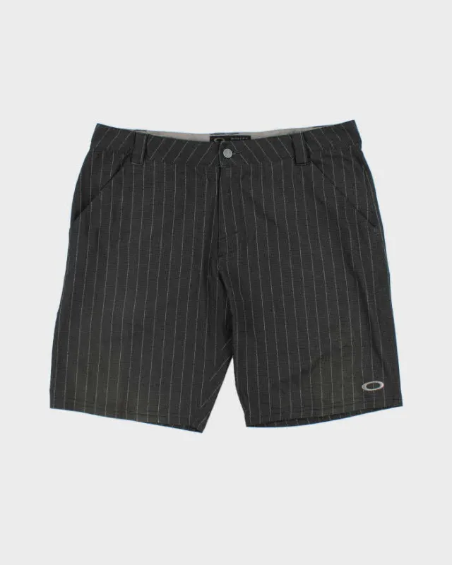 Vintage Oakley 11" Soft Shell Striped Relaxed Fit Adventure Shorts - W38 made by Oakley