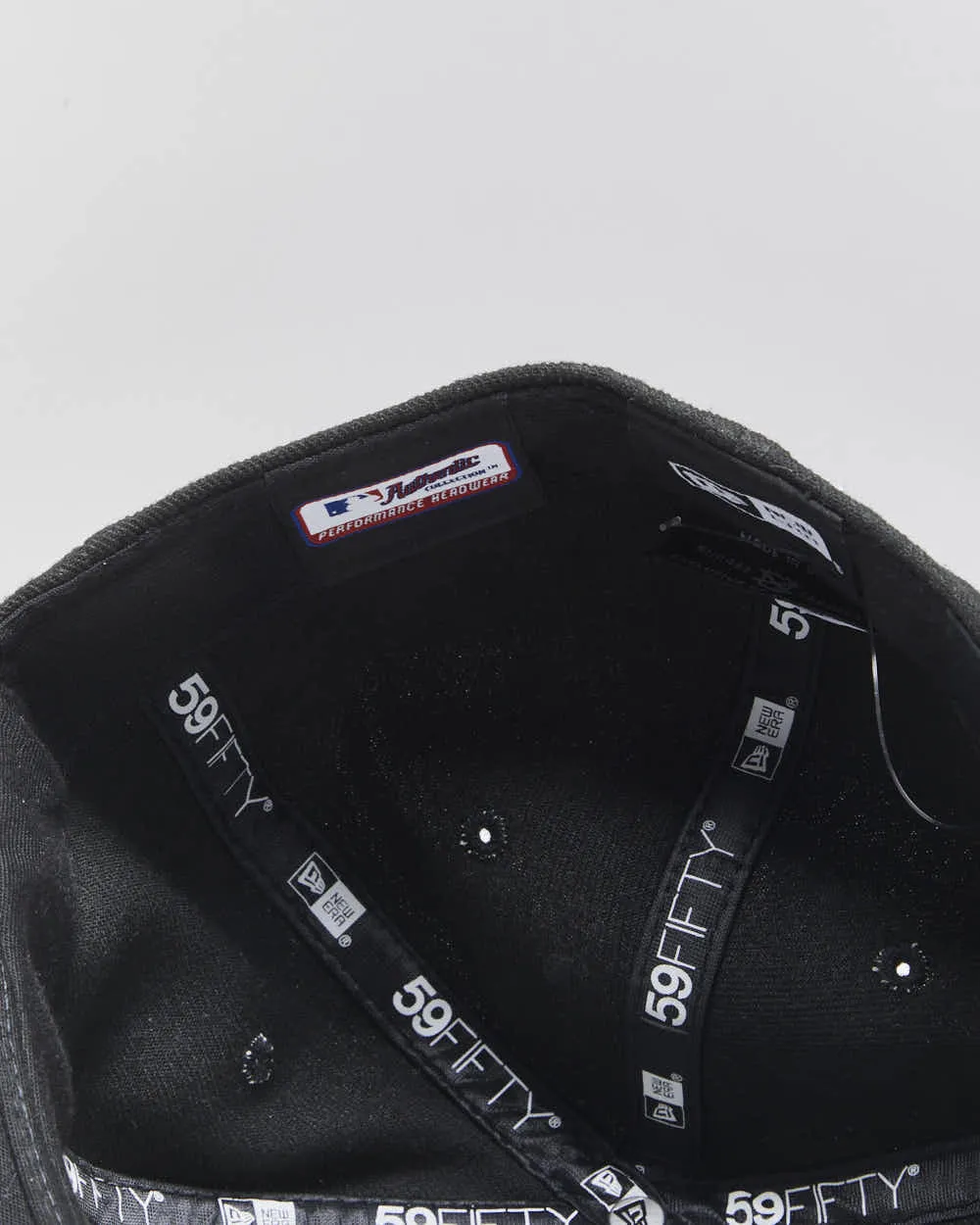 Vintage New Era 59Fifty Chicago White Sox Fitted MLB Baseball Cap - 7 1/4 sold by Rokit product image thumbnail 4