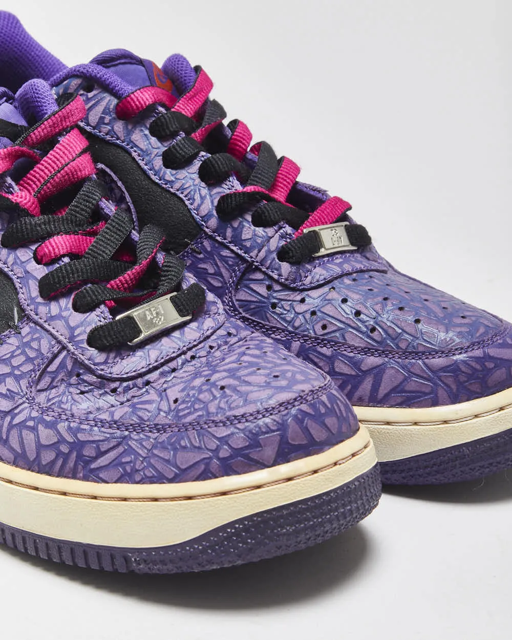 2021 Nike Air Force 1 'Cracked' Leather Low Trainers - UK8.5 sold by Rokit product image thumbnail 5