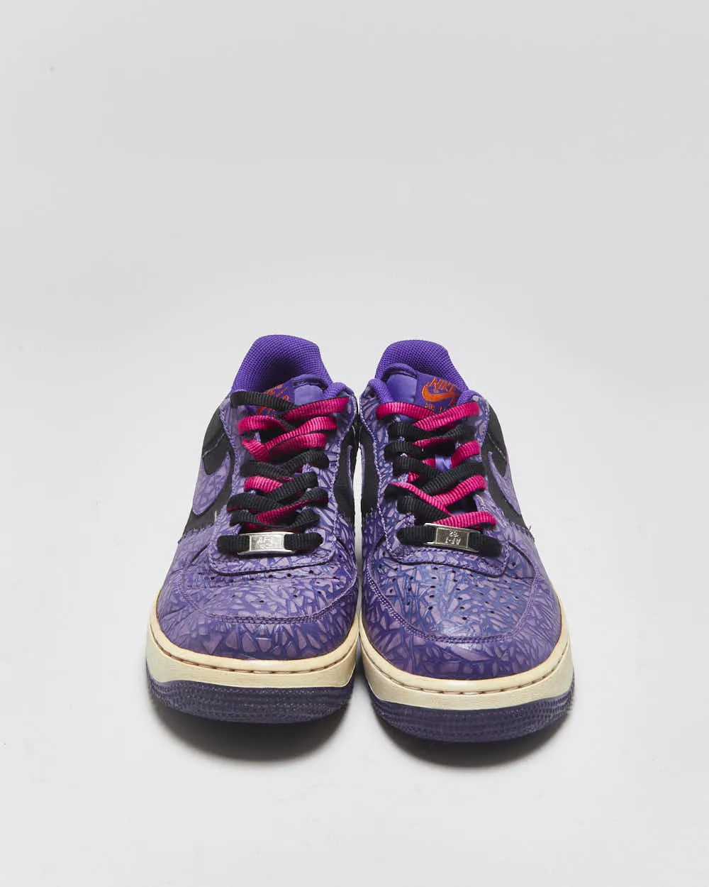 2021 Nike Air Force 1 'Cracked' Leather Low Trainers - UK8.5 sold by Rokit product image thumbnail 3